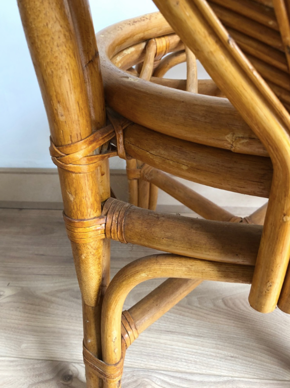 Leaf-shaped rattan chair