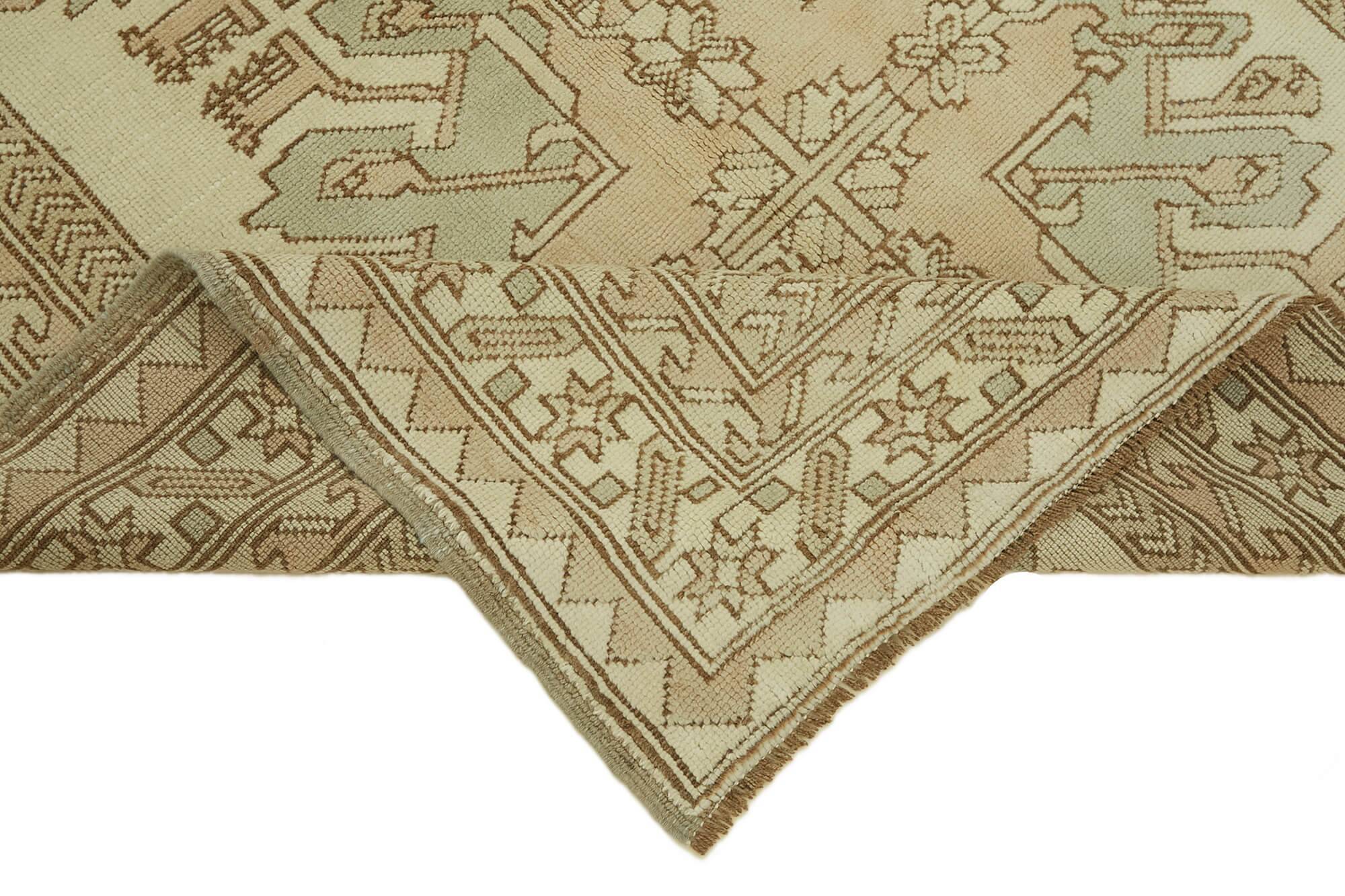 Turkish Vintage Anatolian Rug 135 cm x 188 cm