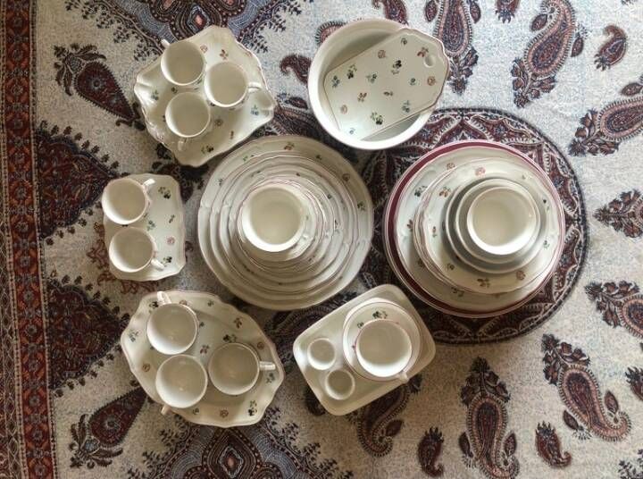 Villeroy & Boch 'Petite Fleur' comprehensive dinner, tea and coffee service for six per