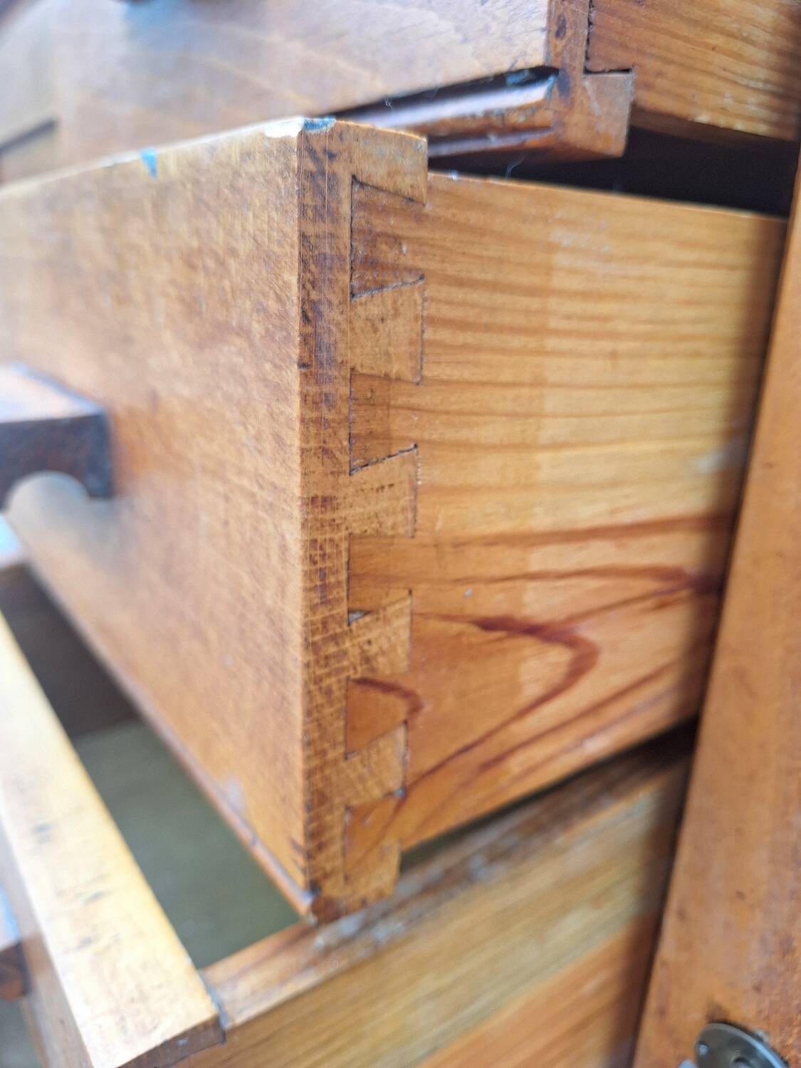 Buffet René Gabriel, furniture reconstruction known as that of the disaster victims.