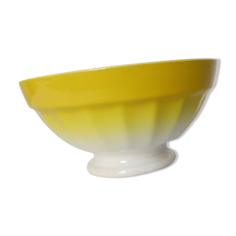 Vintage bowl on piedouche