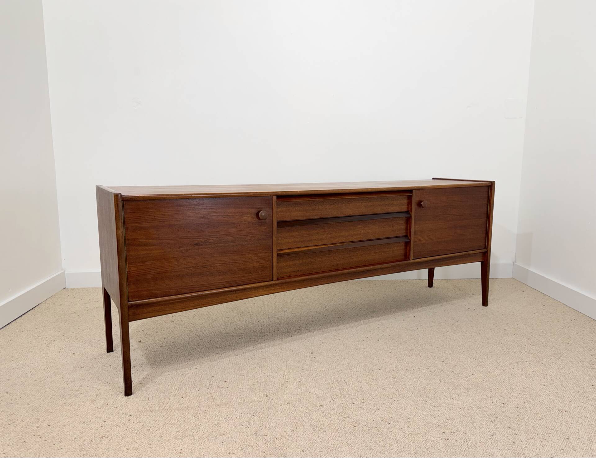 Enfilade Younger scandinave