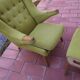 Fauteuil et repose-pieds vintage Papa Bear en tissu bouclette vert et chêne