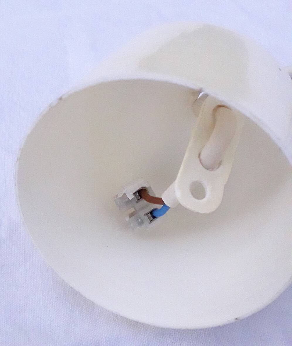 Glass suspension forming a bulb.