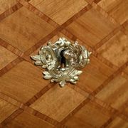 Commode Sauteuse en Marqueterie, style Transition Louis XV Louis XVI – Débu