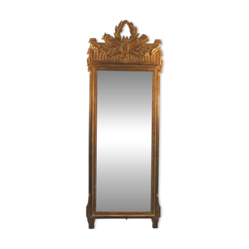 Miroir Louis XVI en bois doré à décor de torche et carquois