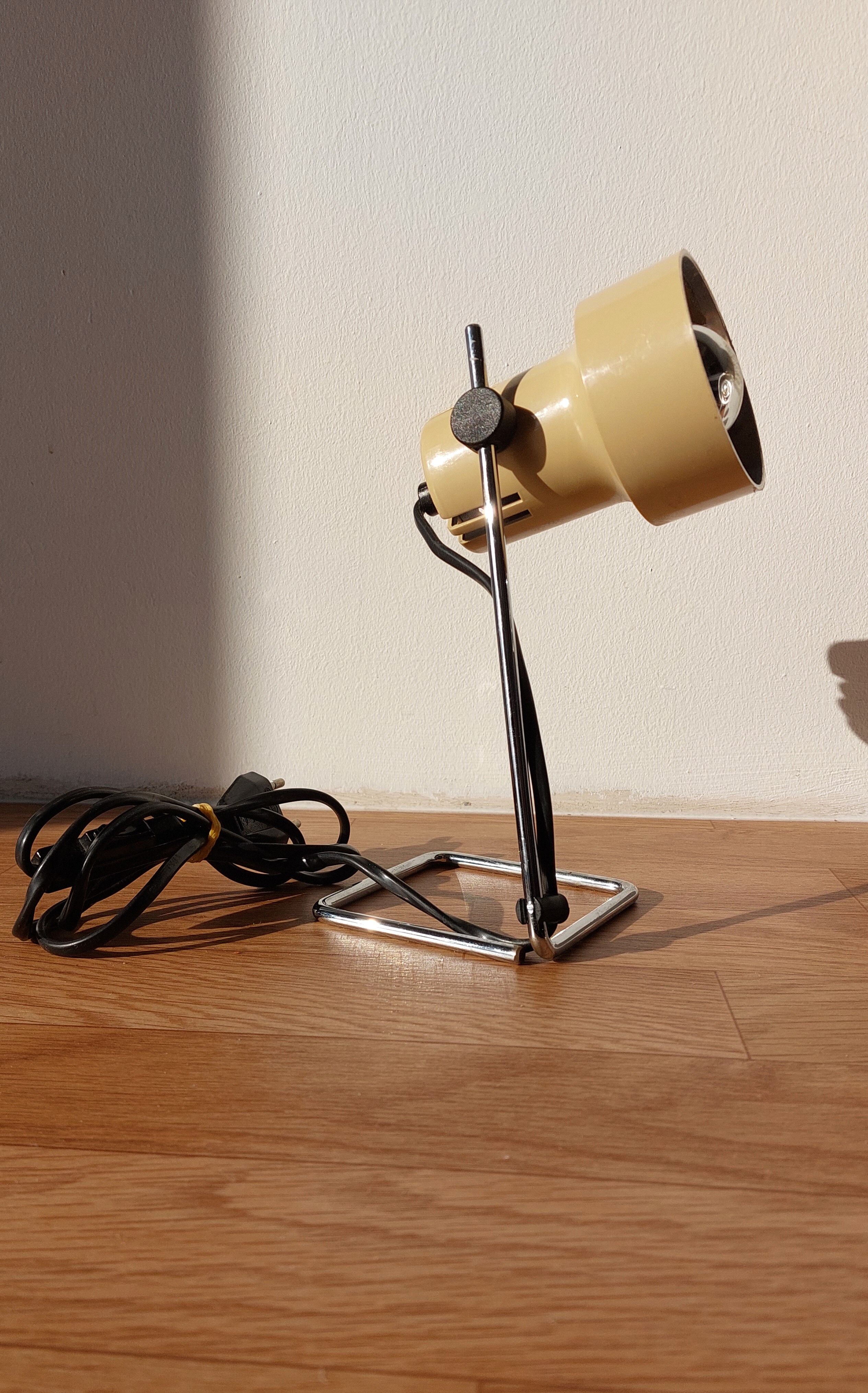 Paire de lampes de chevets orientables 1970.