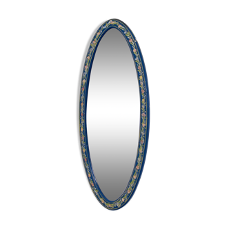 Oval wooden painted alentejano mirror.