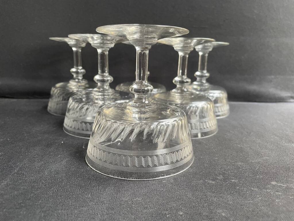 6 champagne glasses in blown, cut and guilloché crystal – Art Deco