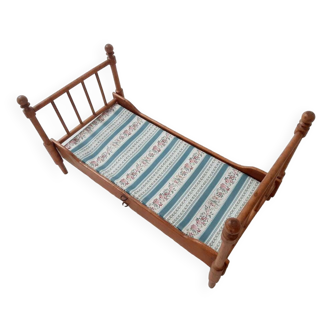 Old foldable doll's bed