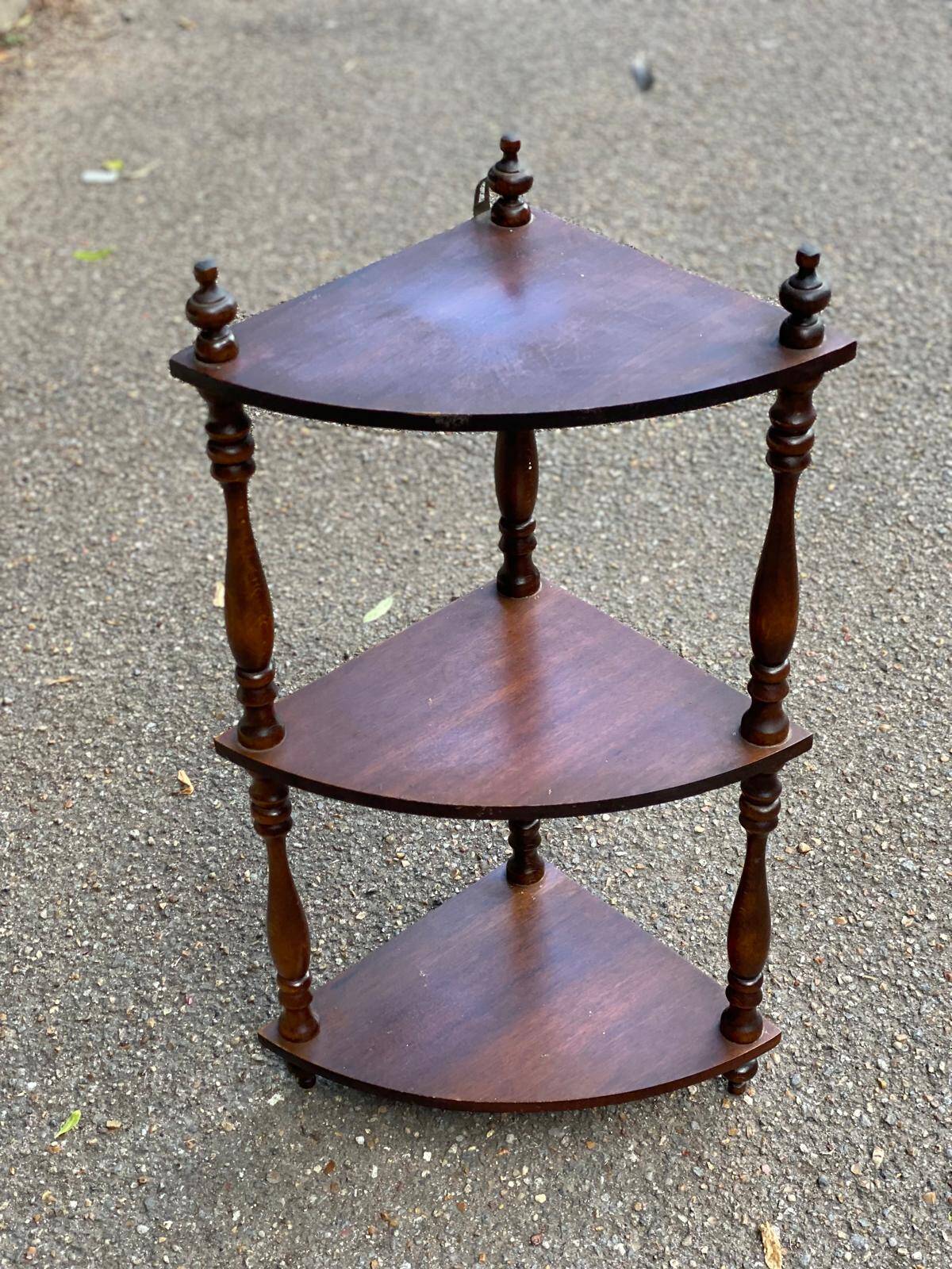 Étagère d'angle vintage en bois