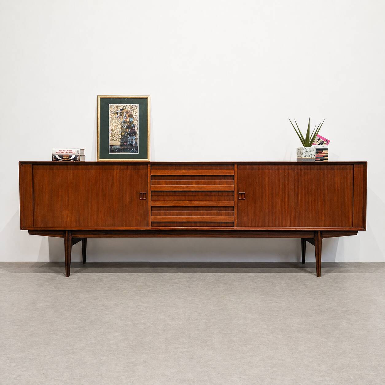 Vintage enfilade Oswald Vermaercke Paola in teak