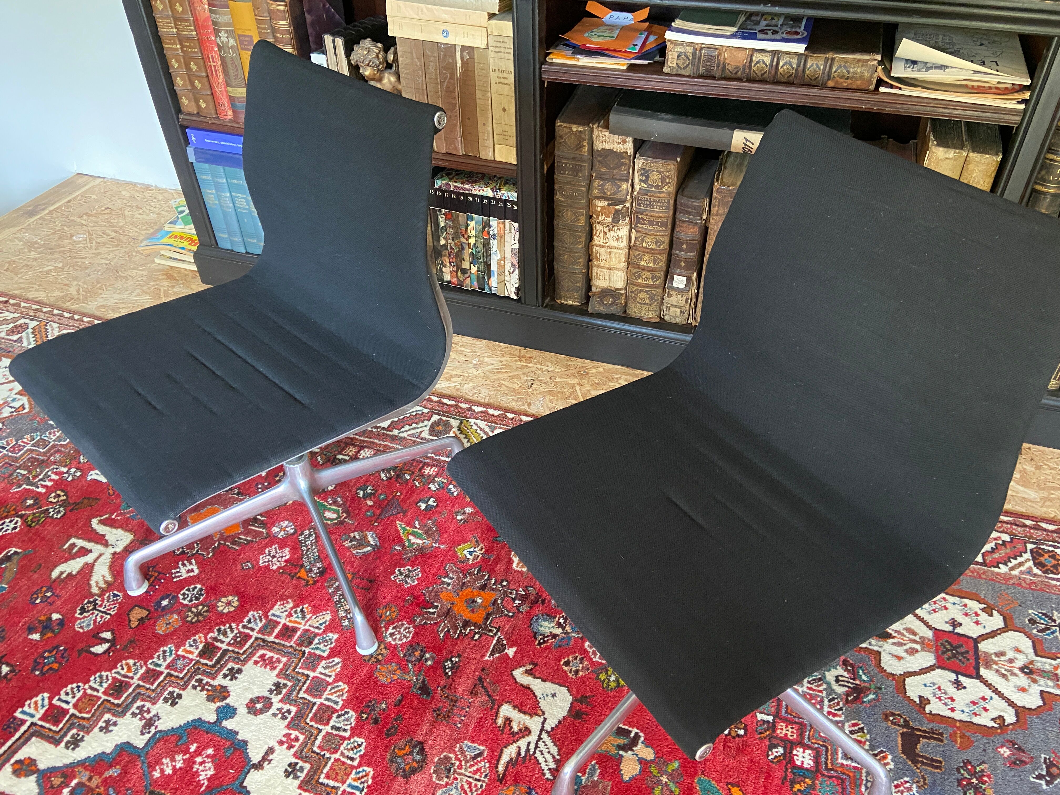 pair of Charles & Ray Eames chairs for Herman Miller model EA 106