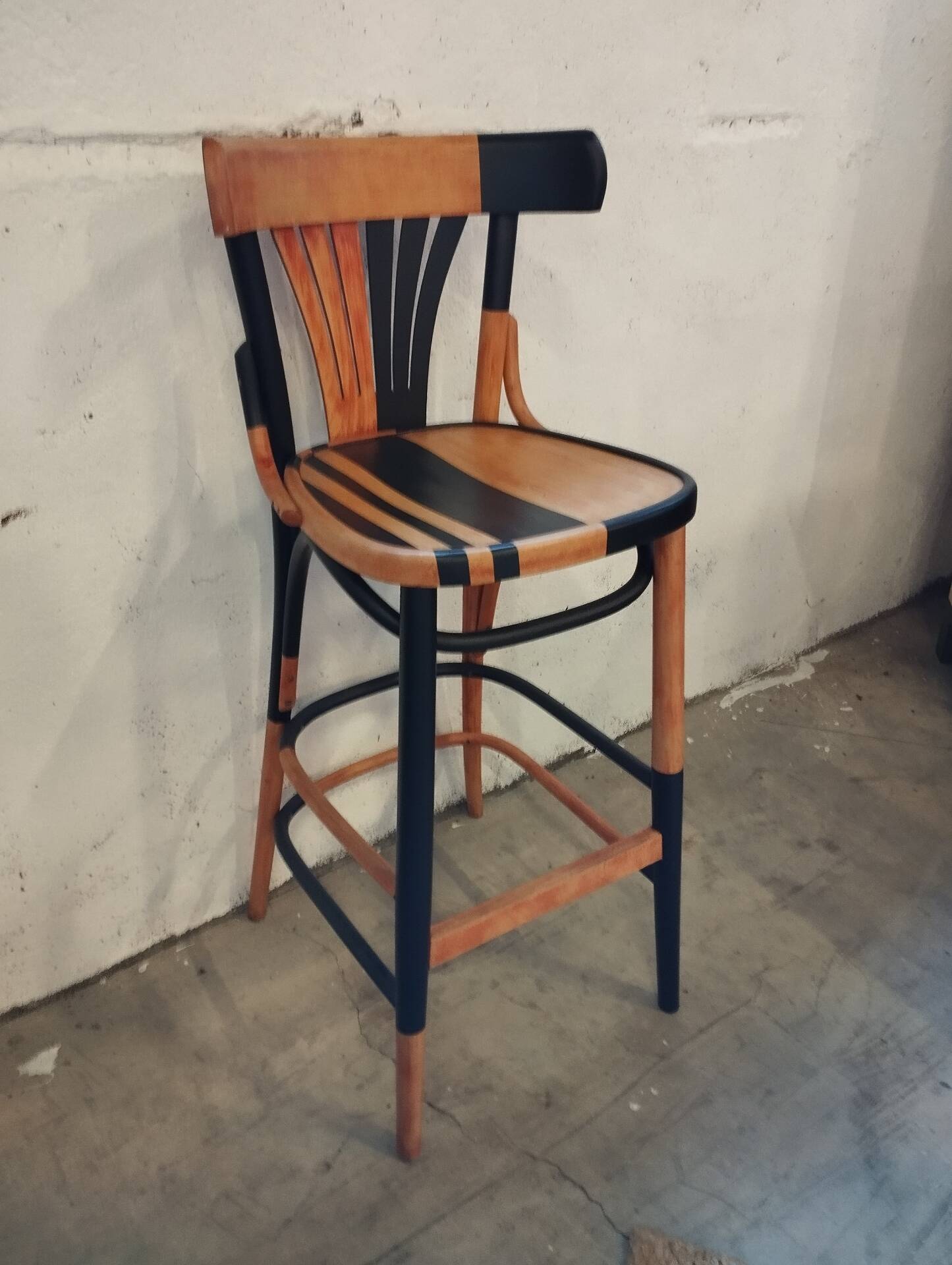 Bar stool