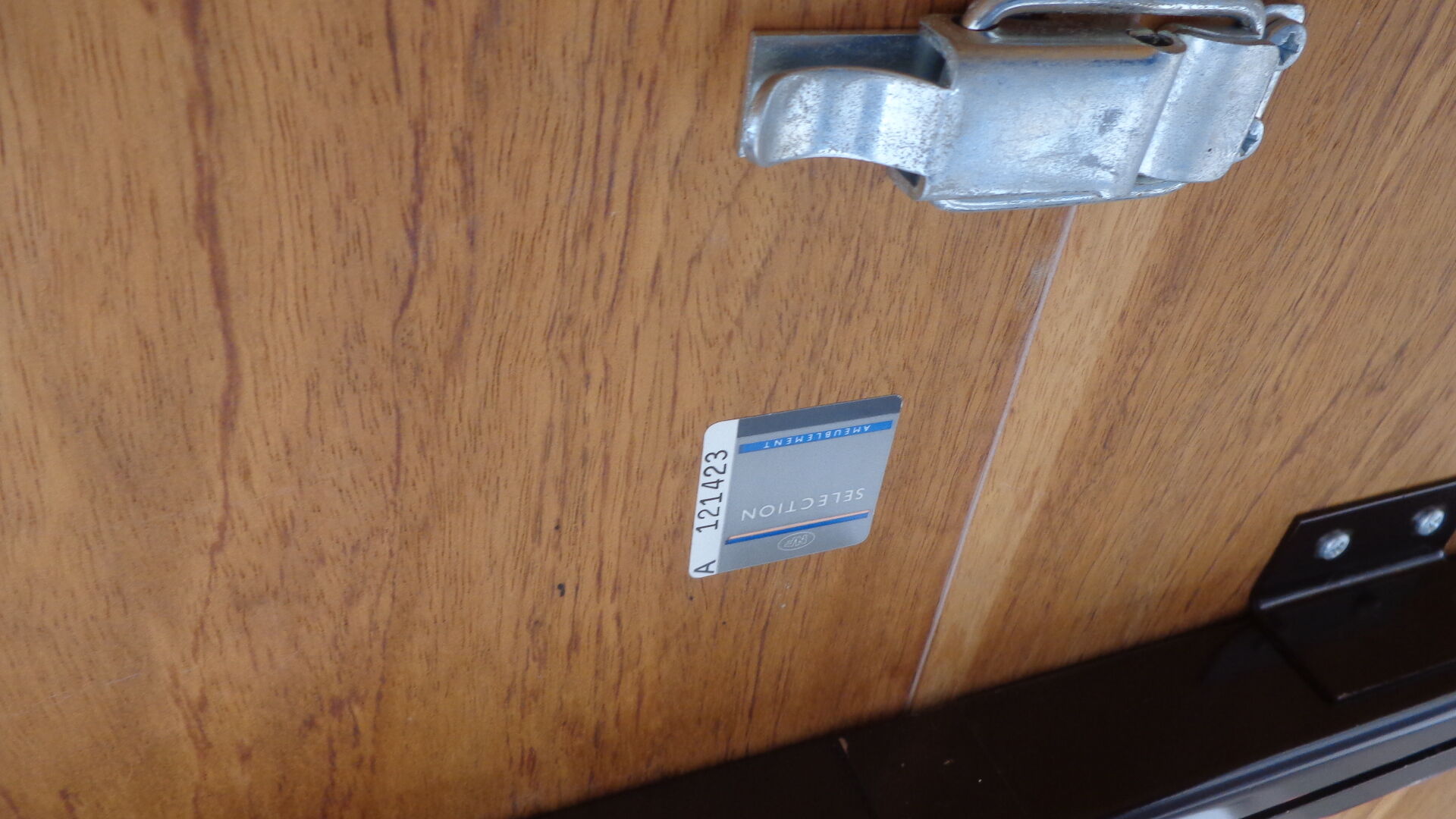 White oval Baumann table