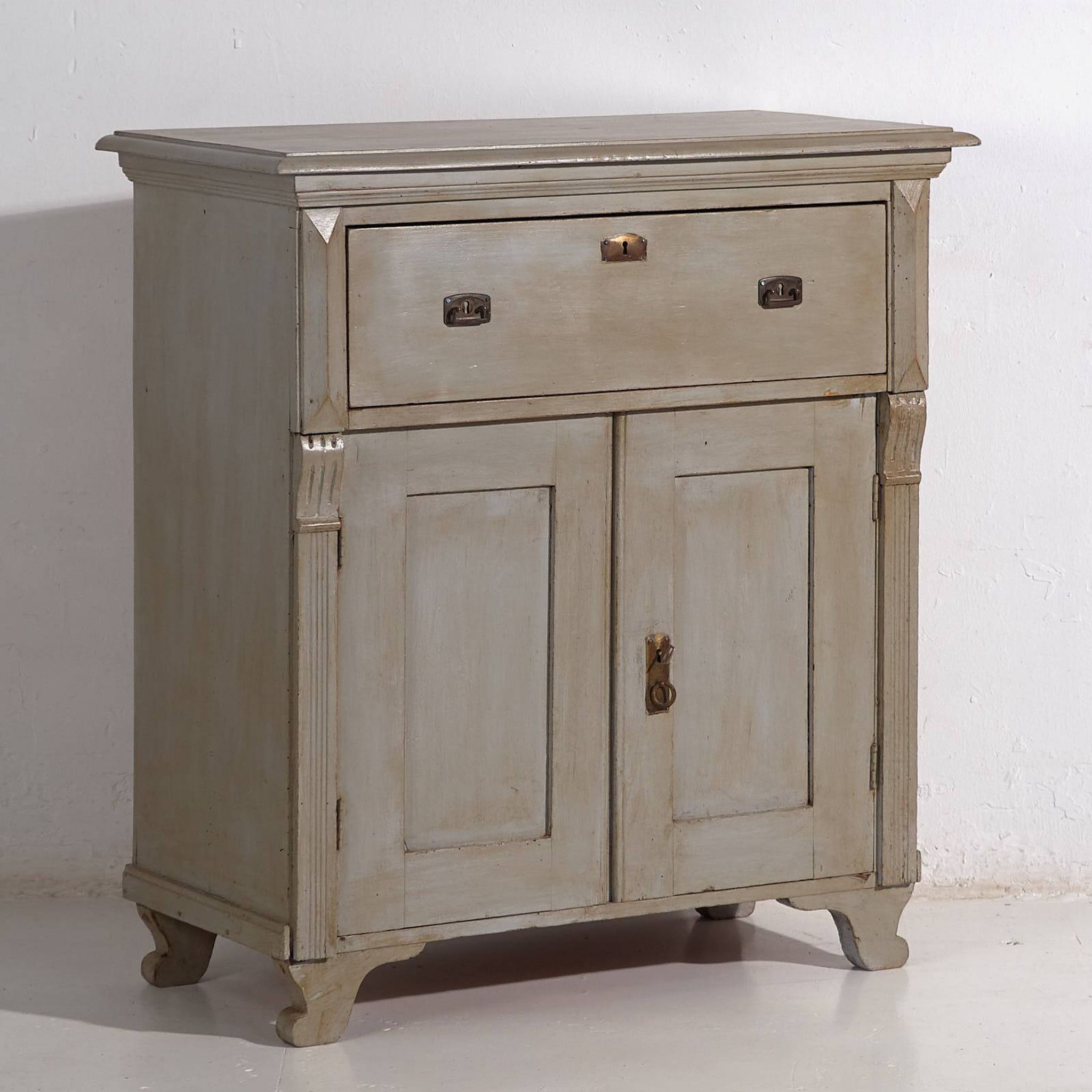 Old Provençal French chest of drawers (c.1920)