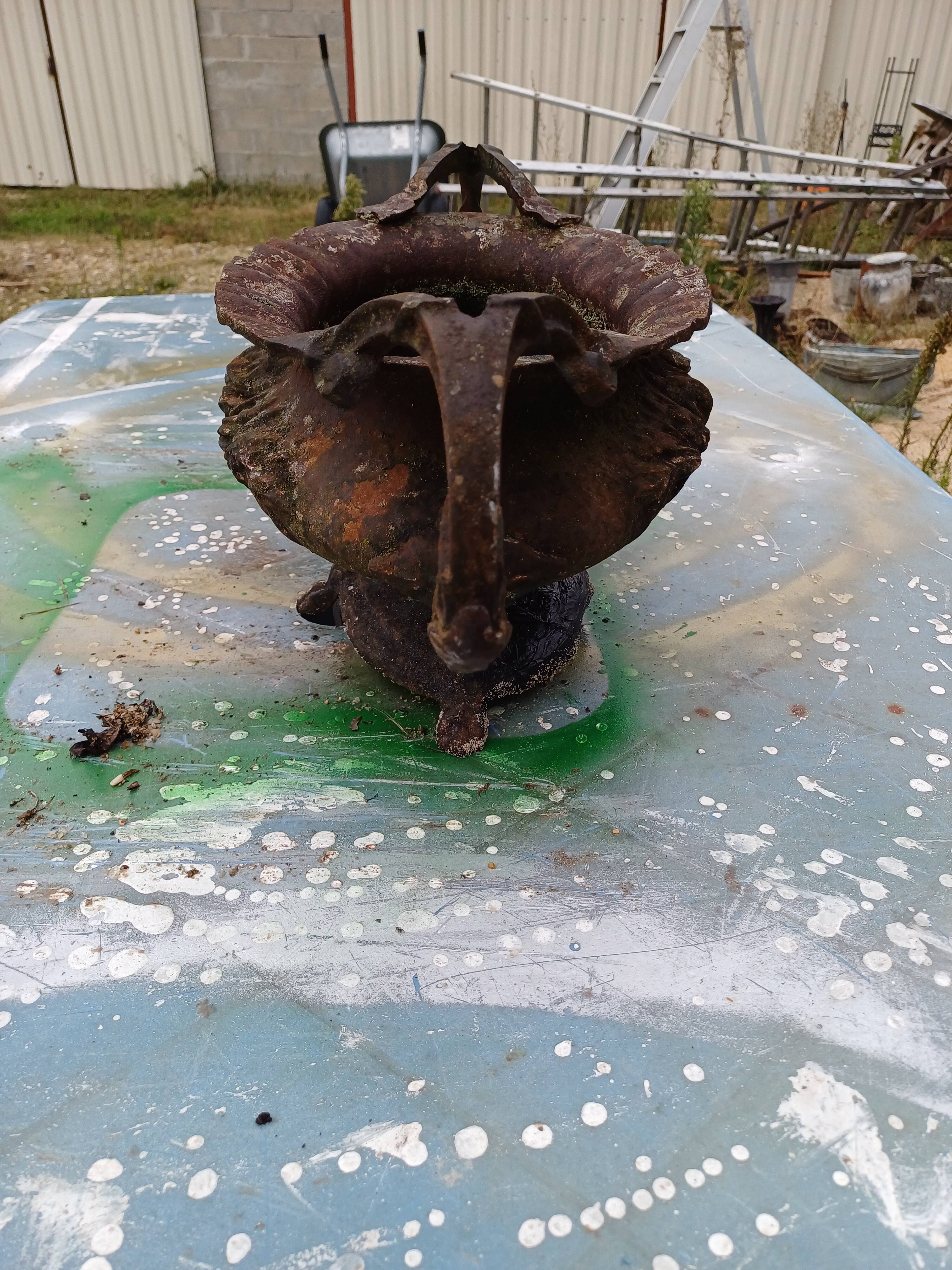 1 Cast Iron Planter 1900 from Charleville - Mézières