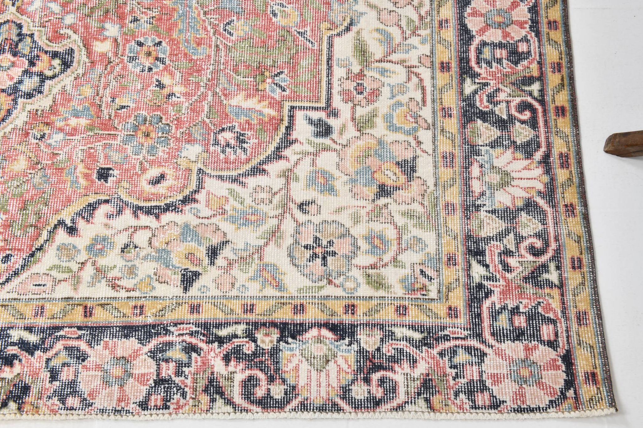 Tapis oriental persan rouge et bleu marine, 207 x 315 cm
