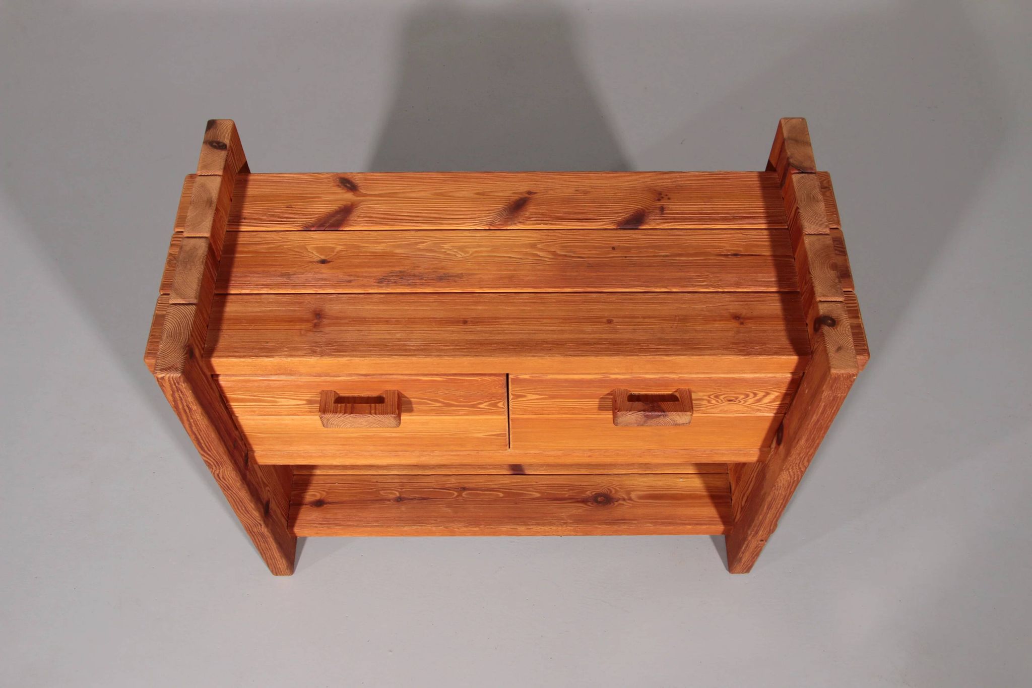Cabinet en pin brutaliste scandinave par Hans Frydendal