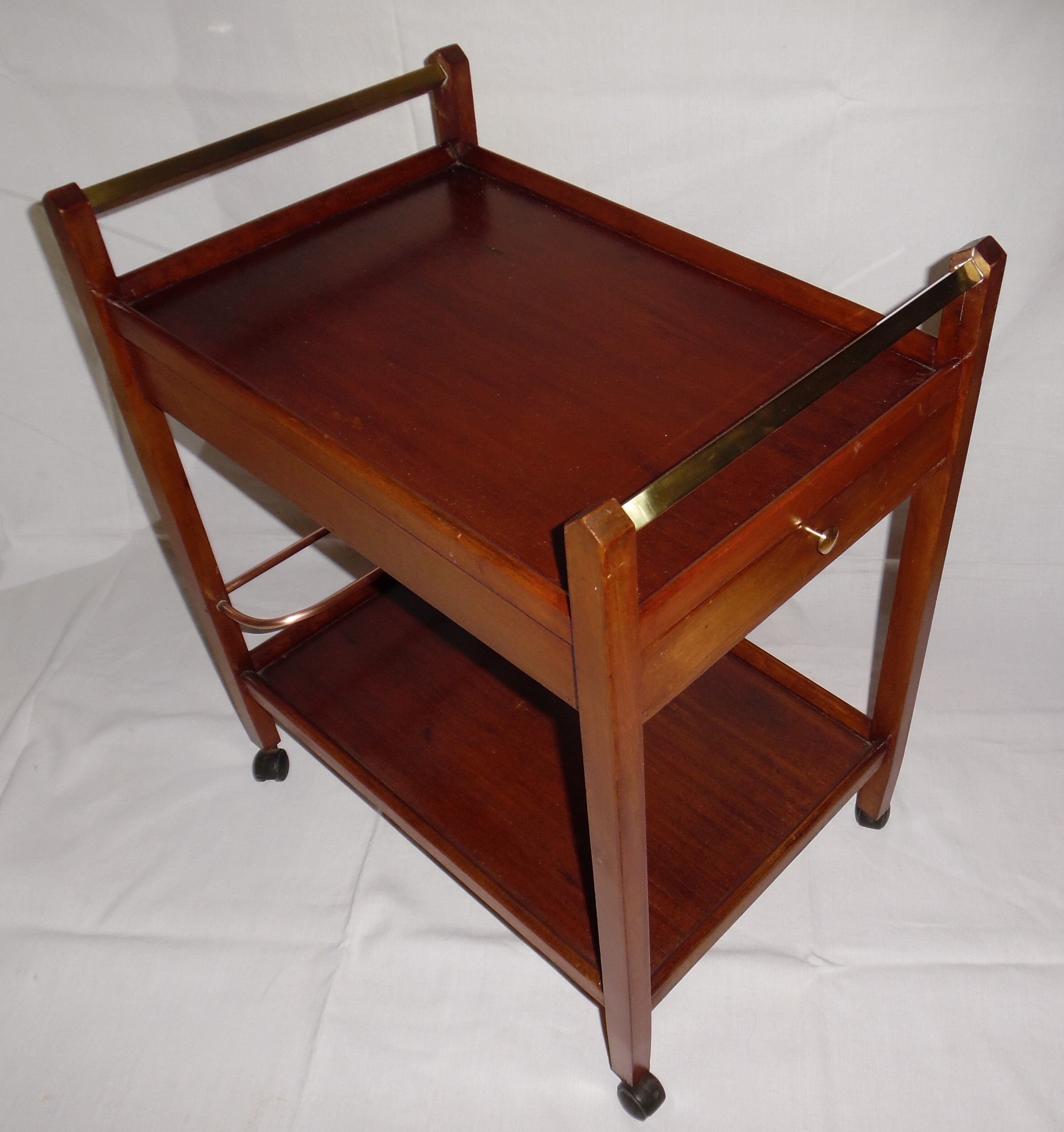 serving table