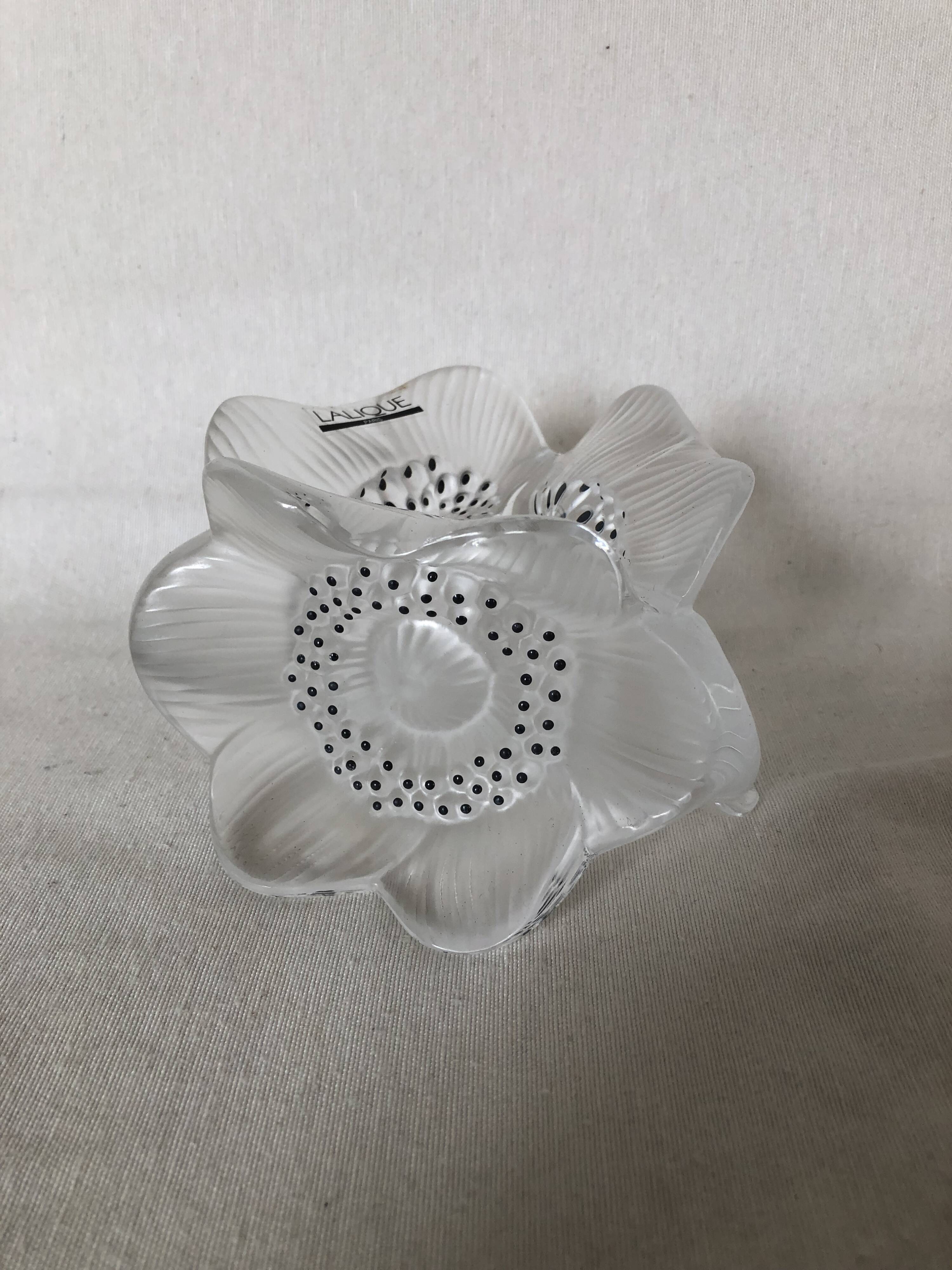 Crystal candlestick LALIQUE, three anemone flowers