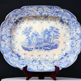Grand plat décoratif en faïence bleue avec ruine d'abbaye début XIXe siècle.