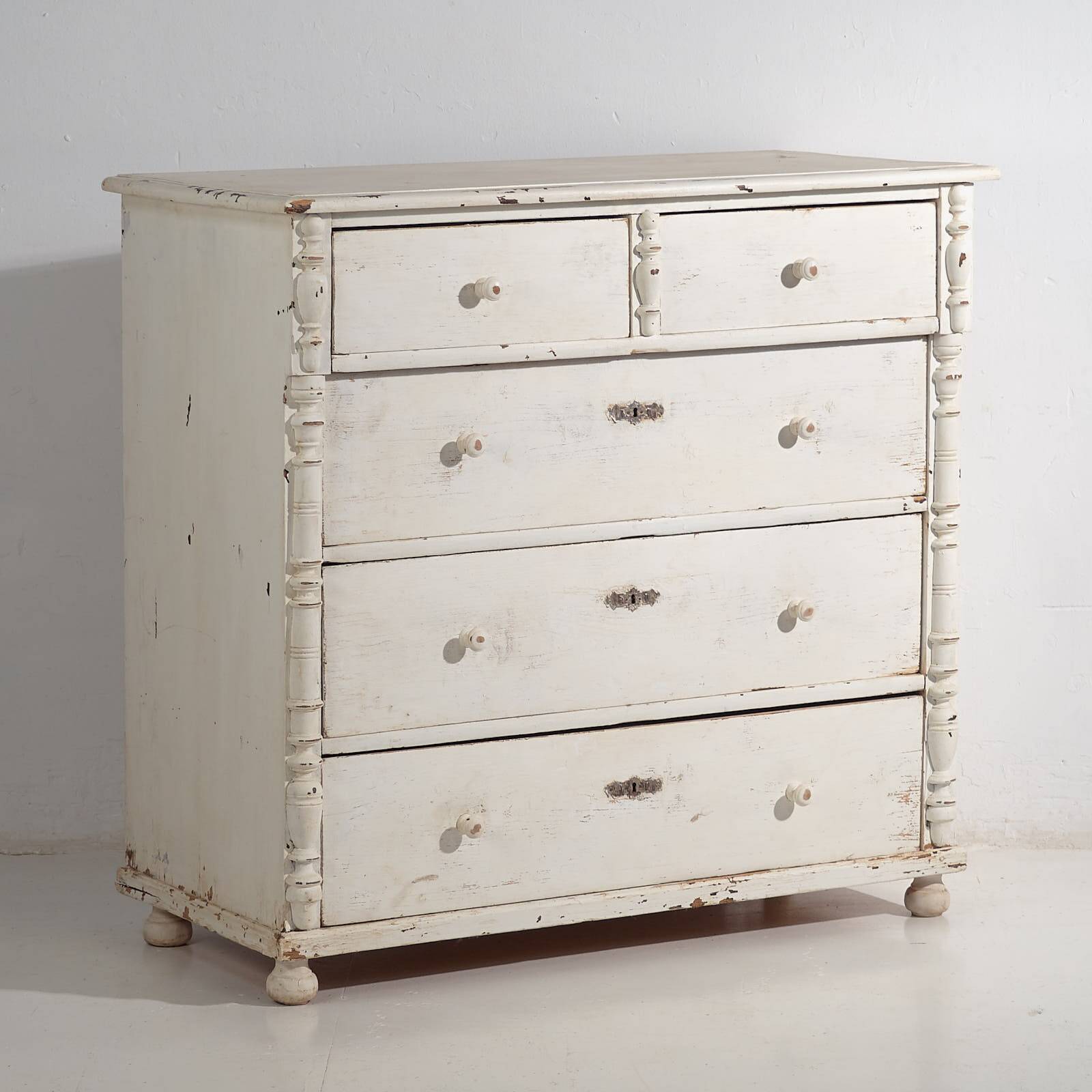 Antique white chest of drawers (c.1920)