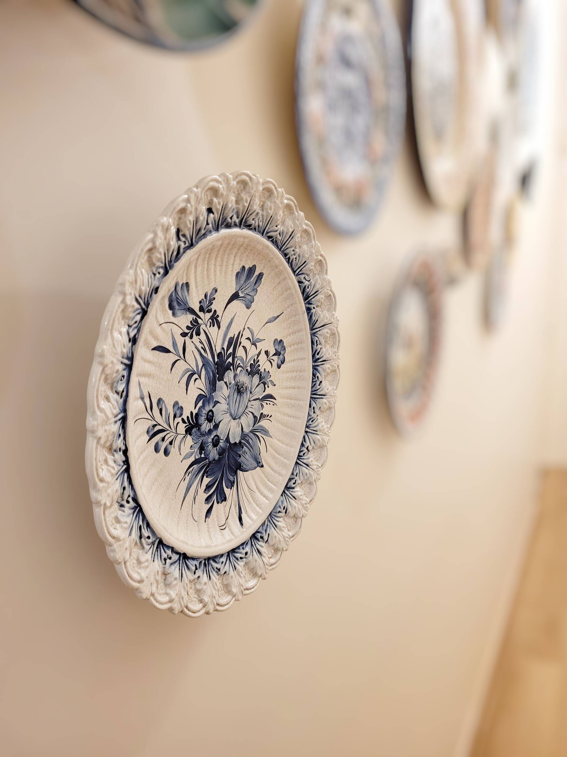 Decorative ceramic plate signed Nove di Bassano