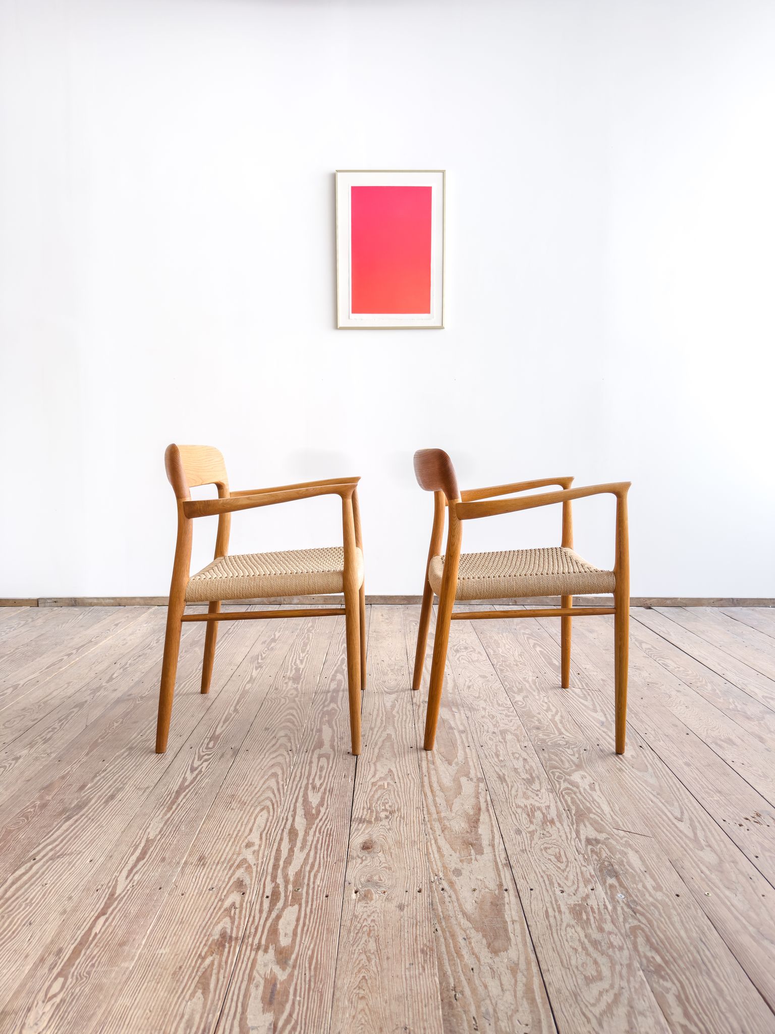 Paire de chaises de salle à manger modèle 56 par Niels O. Møller en chêne