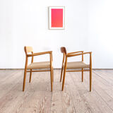 Paire de chaises de salle à manger modèle 56 par Niels O. Møller en chêne