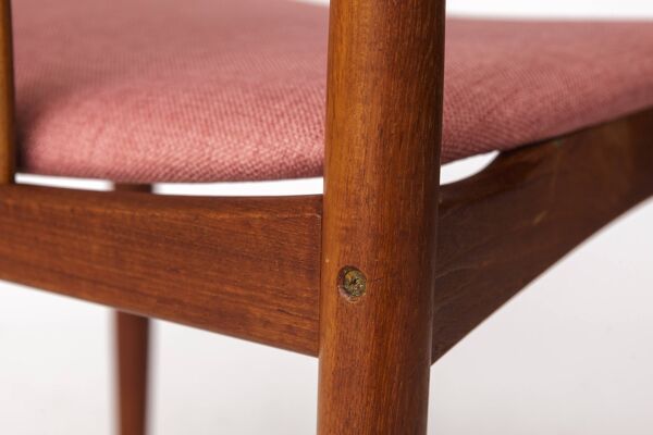 Lot de 4 chaises de salle à manger Bramin en teck – Danemark, années 1960 – Revêtement rose