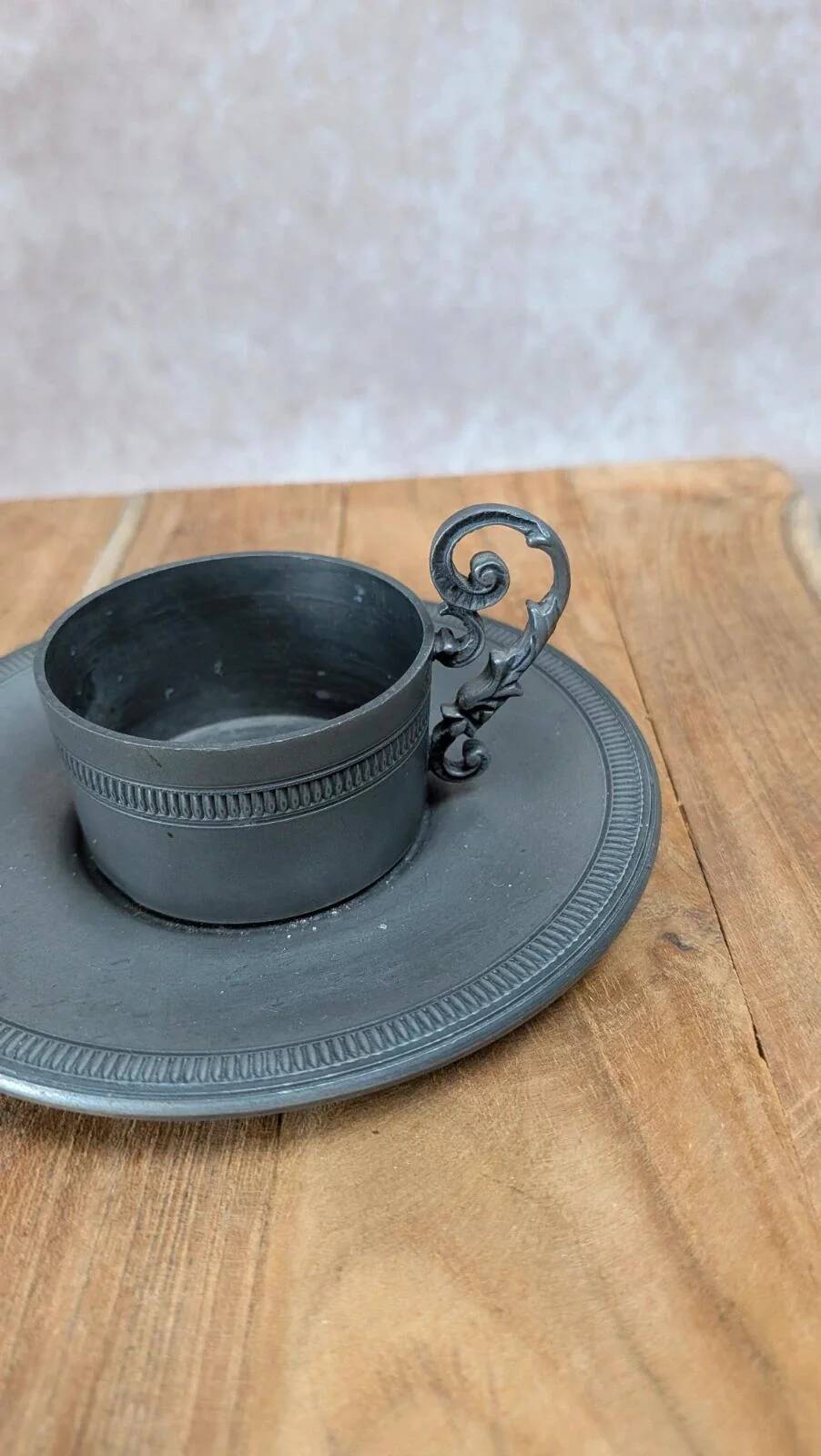 Tin lot – teapot, milk jug & duo of cups/saucers