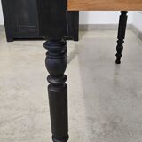 Antique farmhouse table in solid oak with turned legs