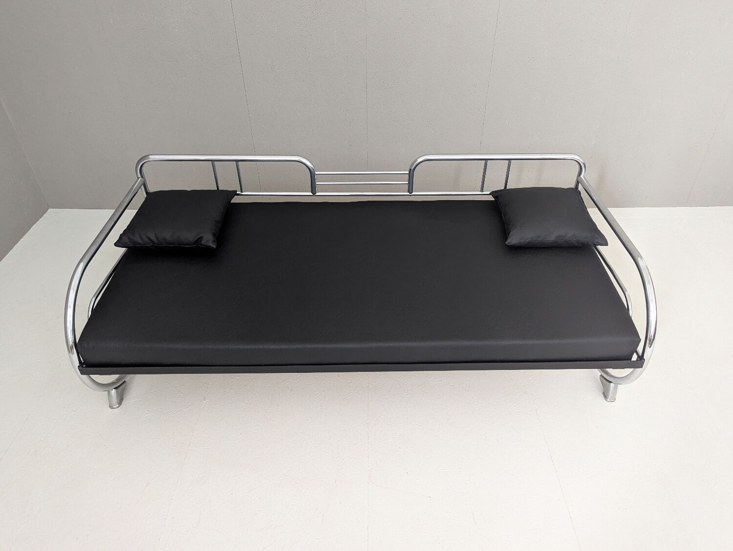 Canapé Bauhaus en acier tubulaire par Hynek Gottwald, années 1930