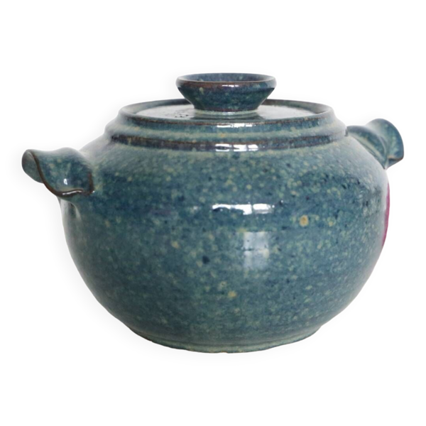 Soupière en poterie artisanale