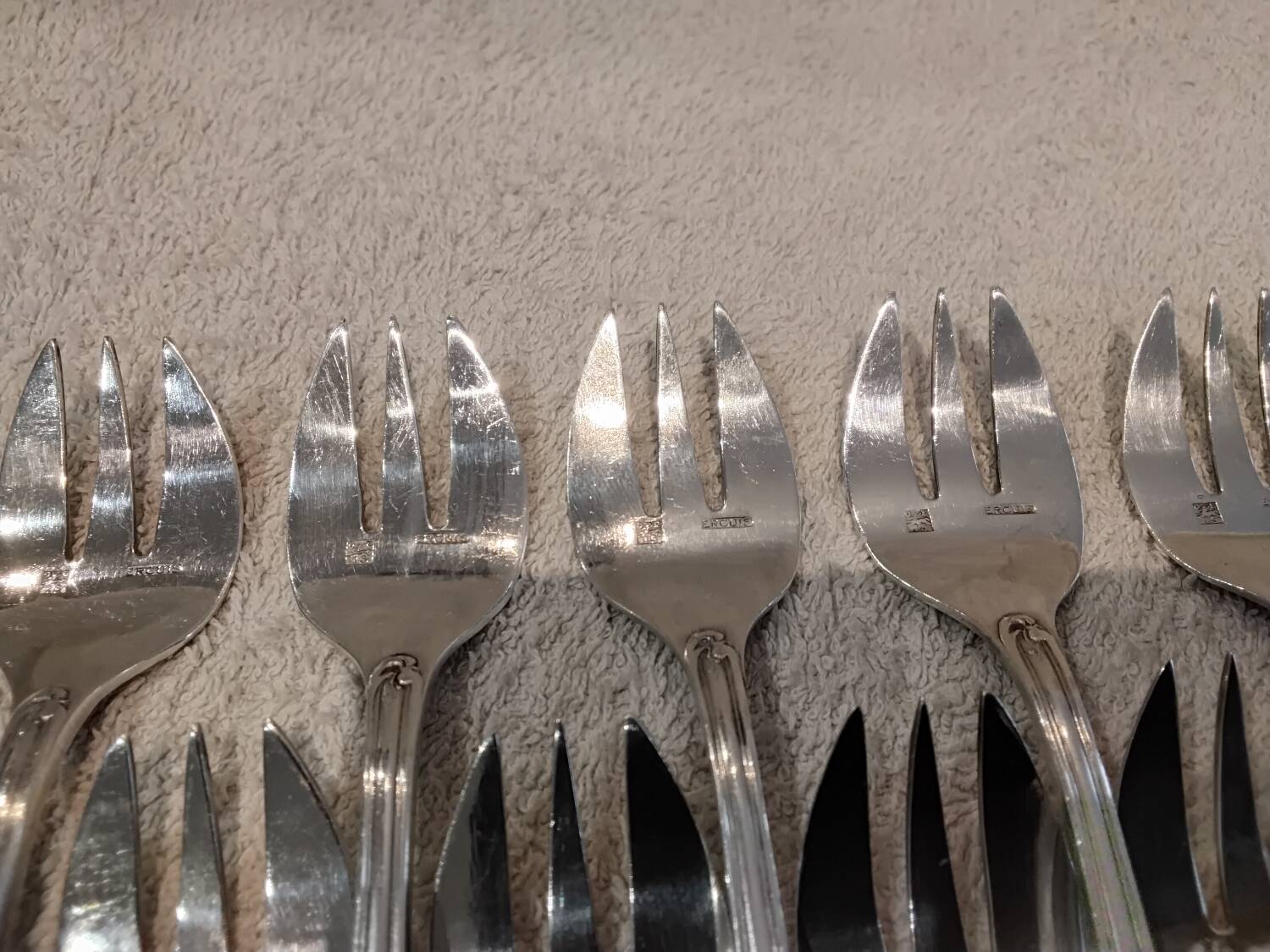 12 fourchettes à huitre métal argenté orfèvre Ercuis Fontenoy 13,4cm