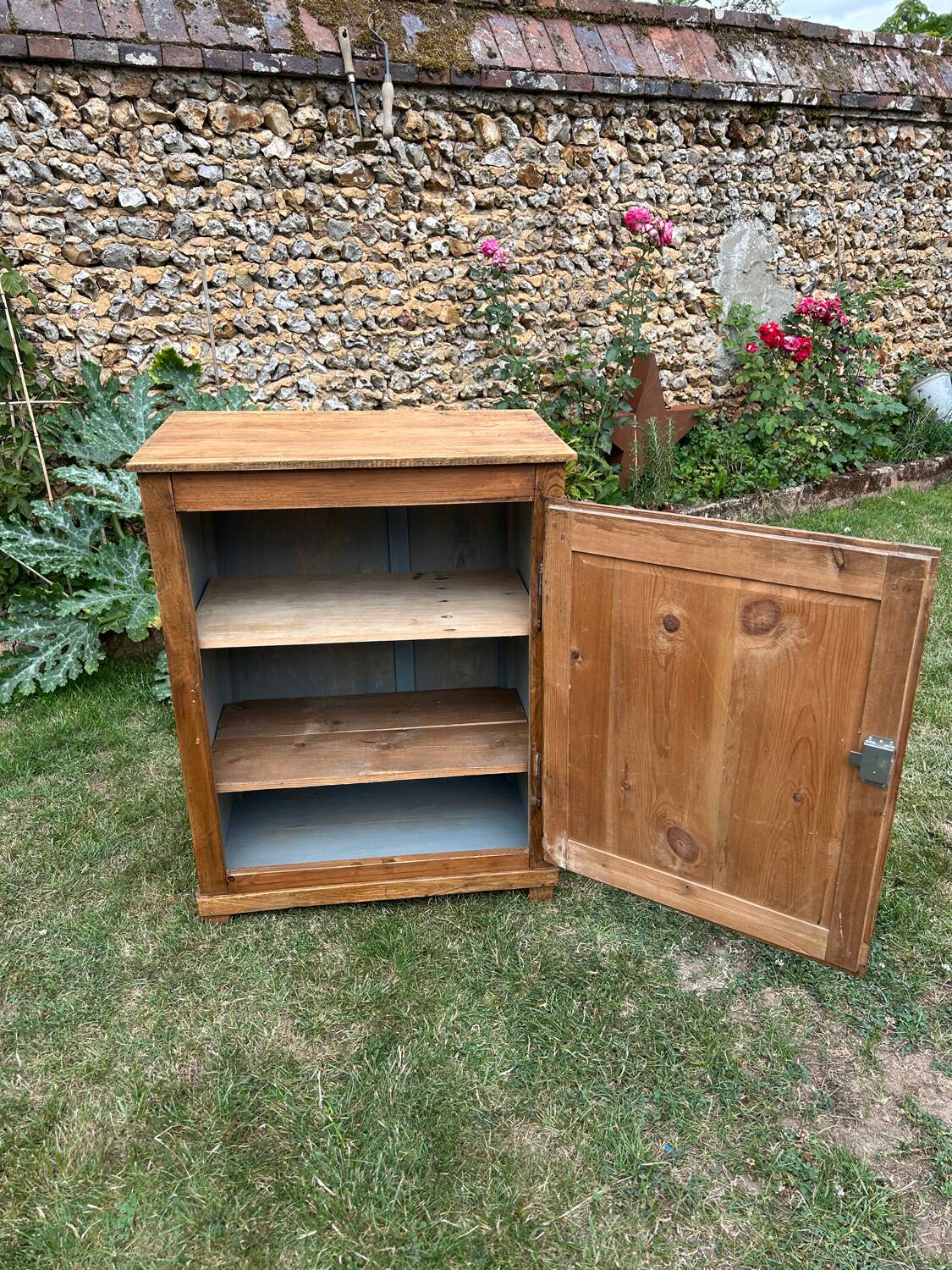 Antique 1-door sideboard in light wood
