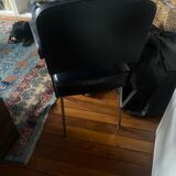 Chaise en skaï noir