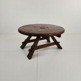 Table basse ronde rustique en chêne, style brutaliste, France, années 1960, milieu du XXe siècle