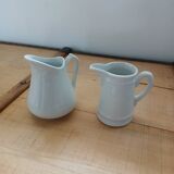 2 petits pichets en porcelaine blanche