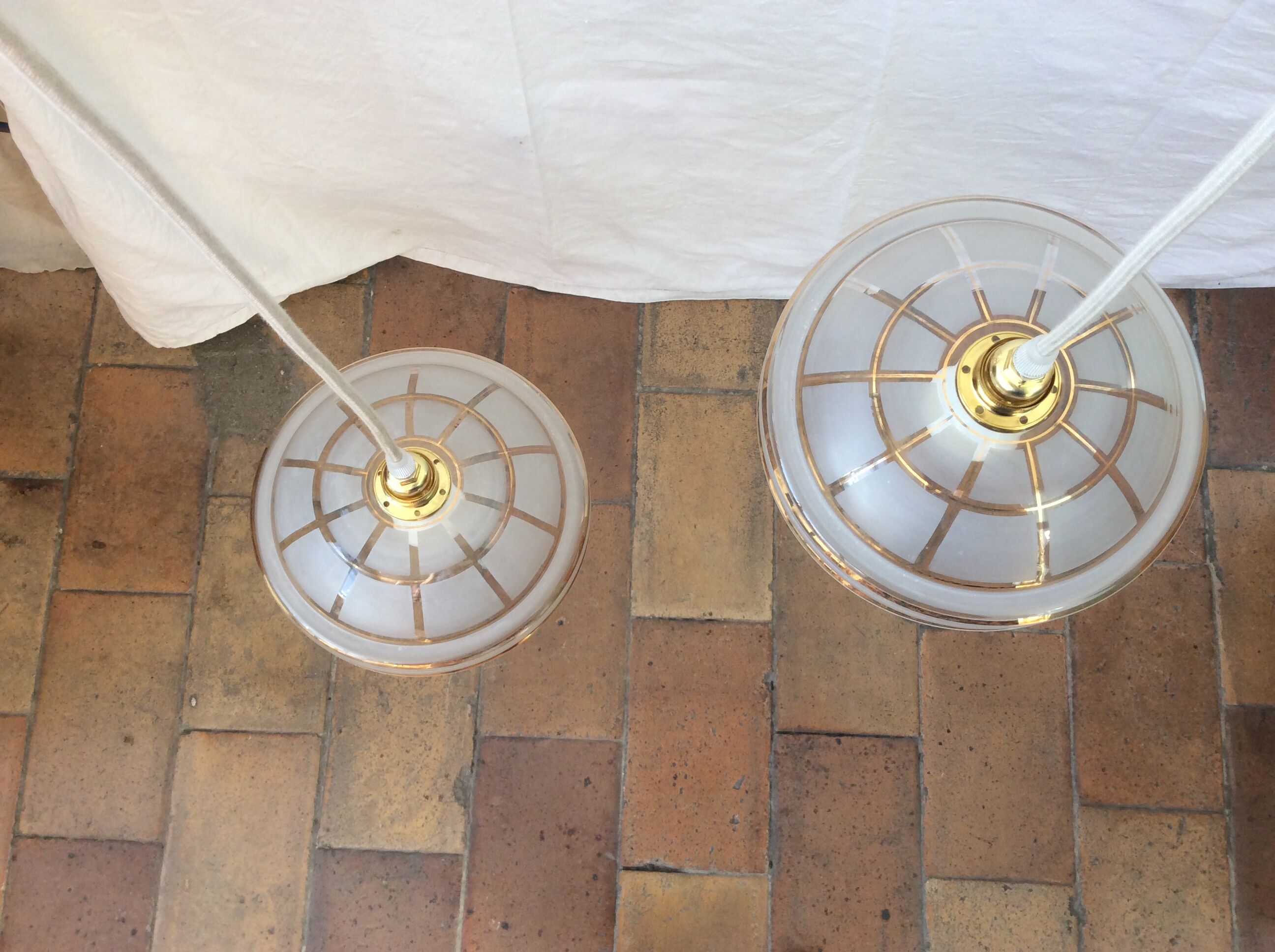 Vintage opaline suspension duo