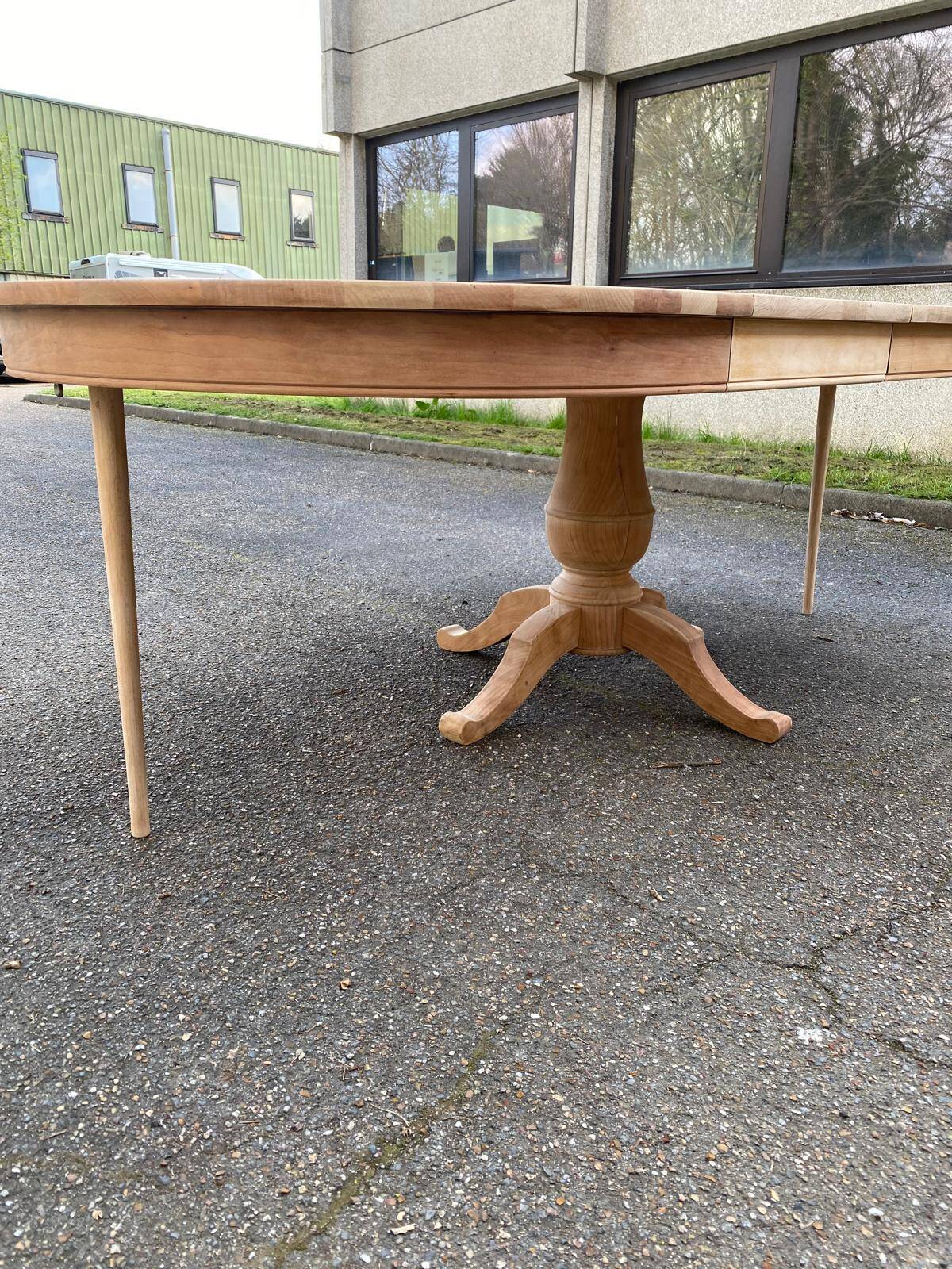 Extendable round dining table with central leg, renovated in raw oak, 210cm