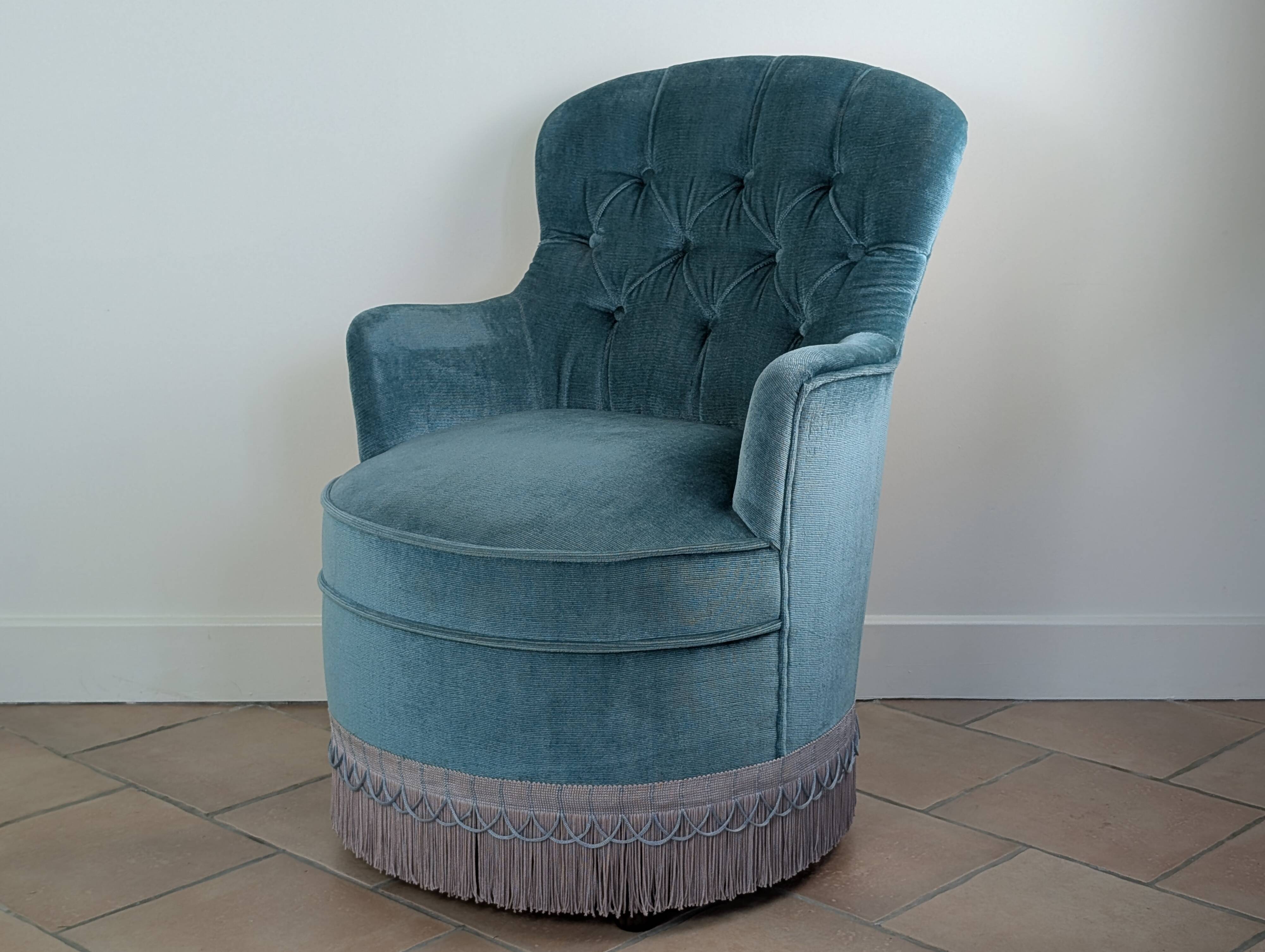 Velvet toad armchair