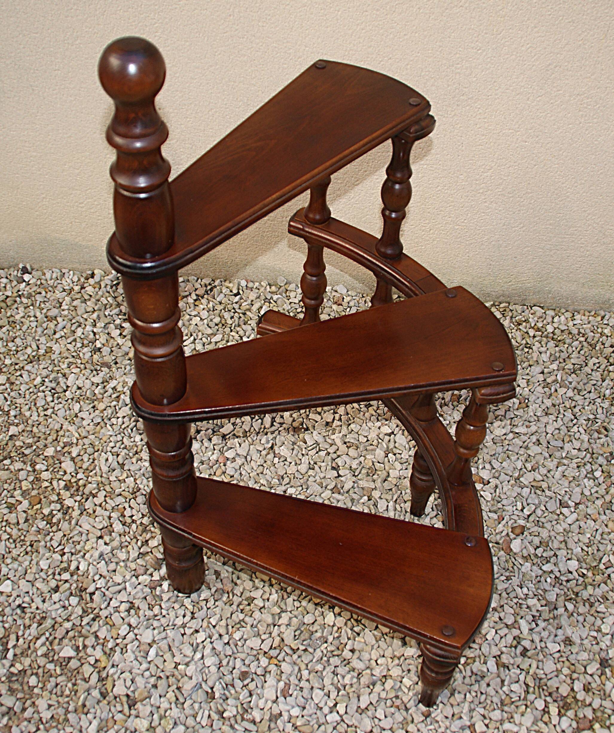 Escalier - Escabeau de bibliothèque