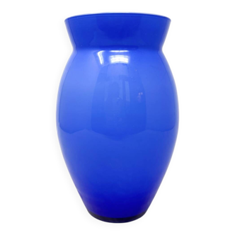 Vase en opaline bleu cobalt