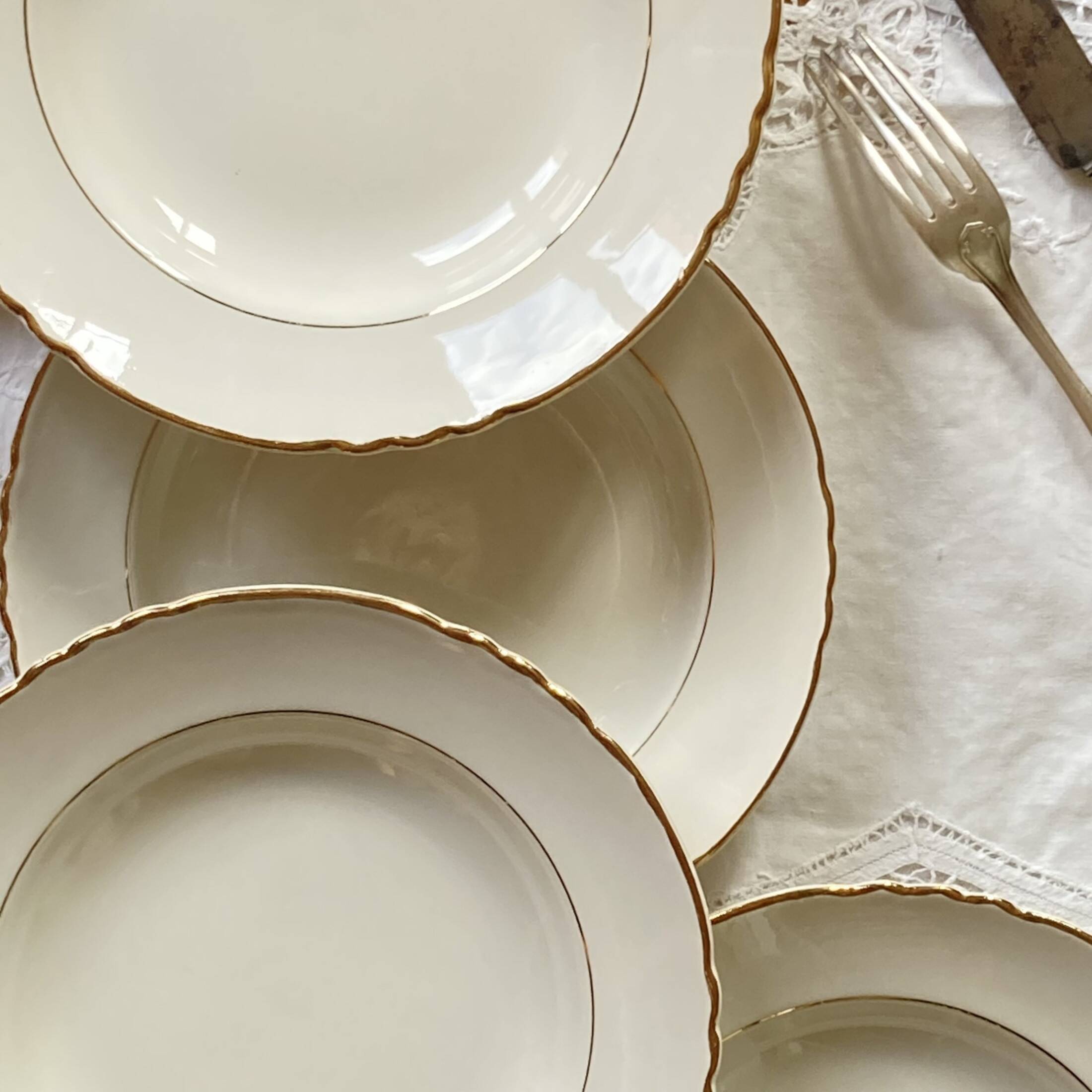 Set of 6 deep plates in old white and gold earthenware Moulin des loups Orchies ACC-6037