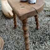 Peestal table and 2 tripod stools