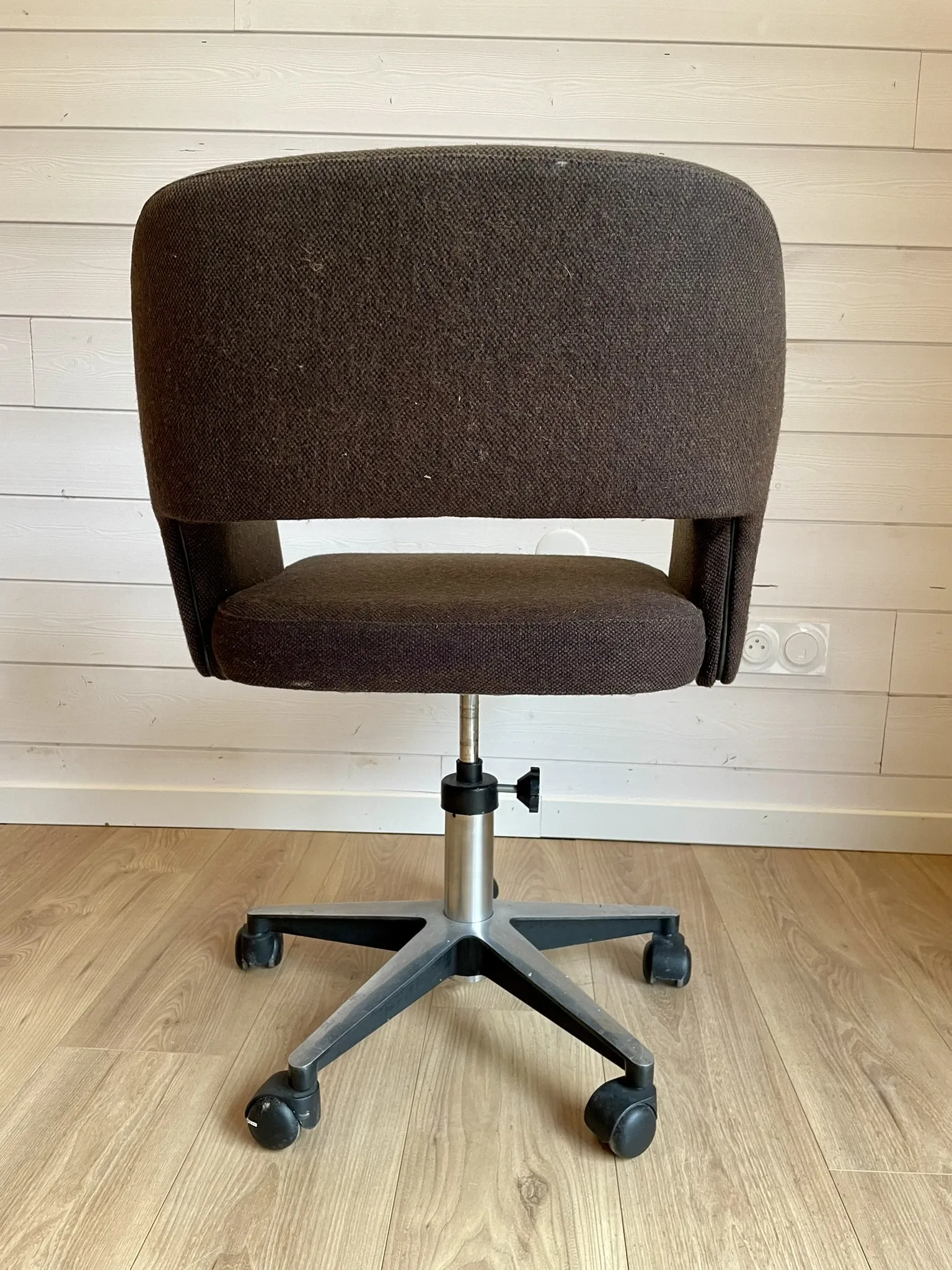 Vintage Mid-Century brown office chair with wheels from the 1970s.