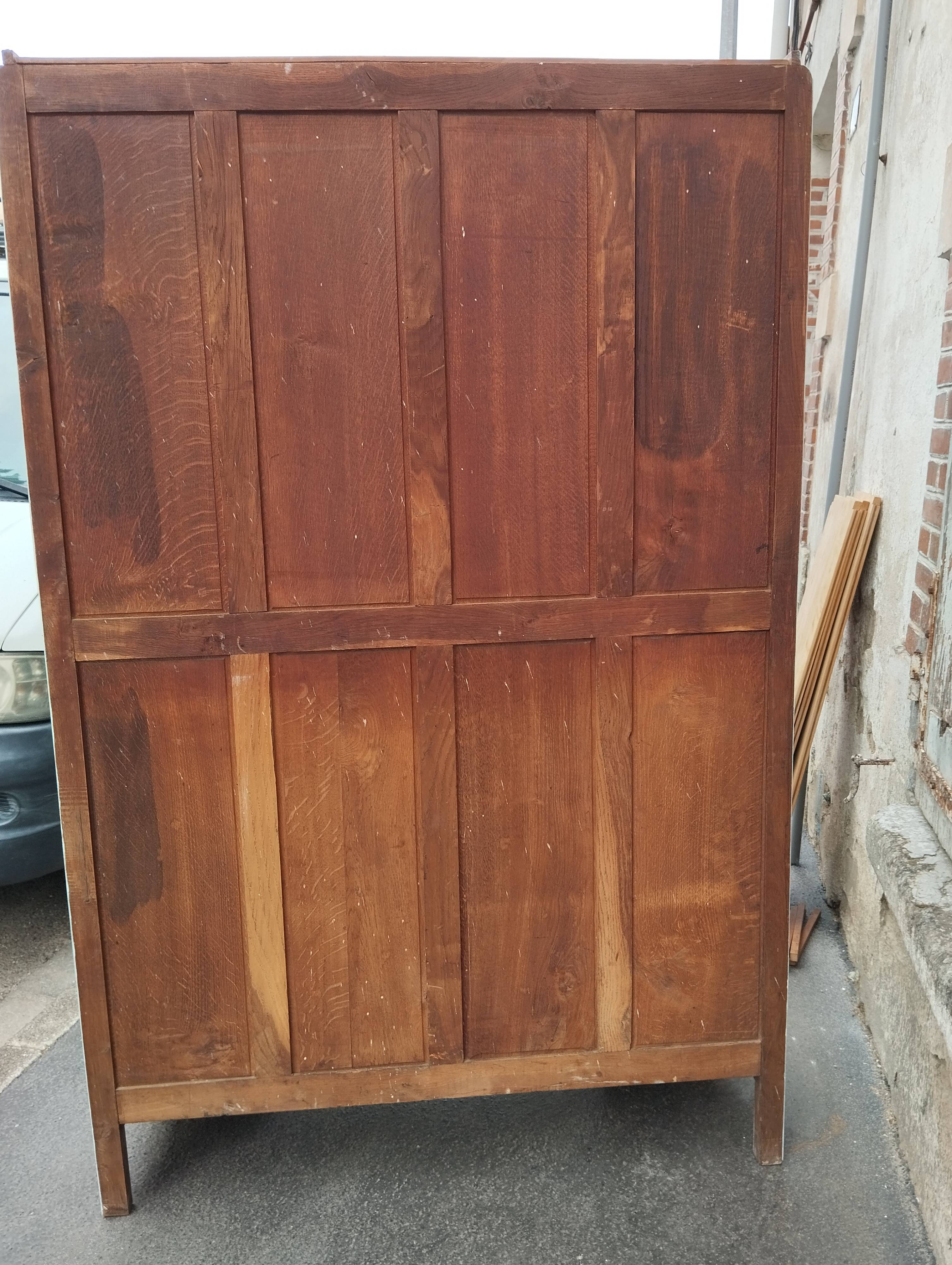 Parisian showcase cabinet year 30