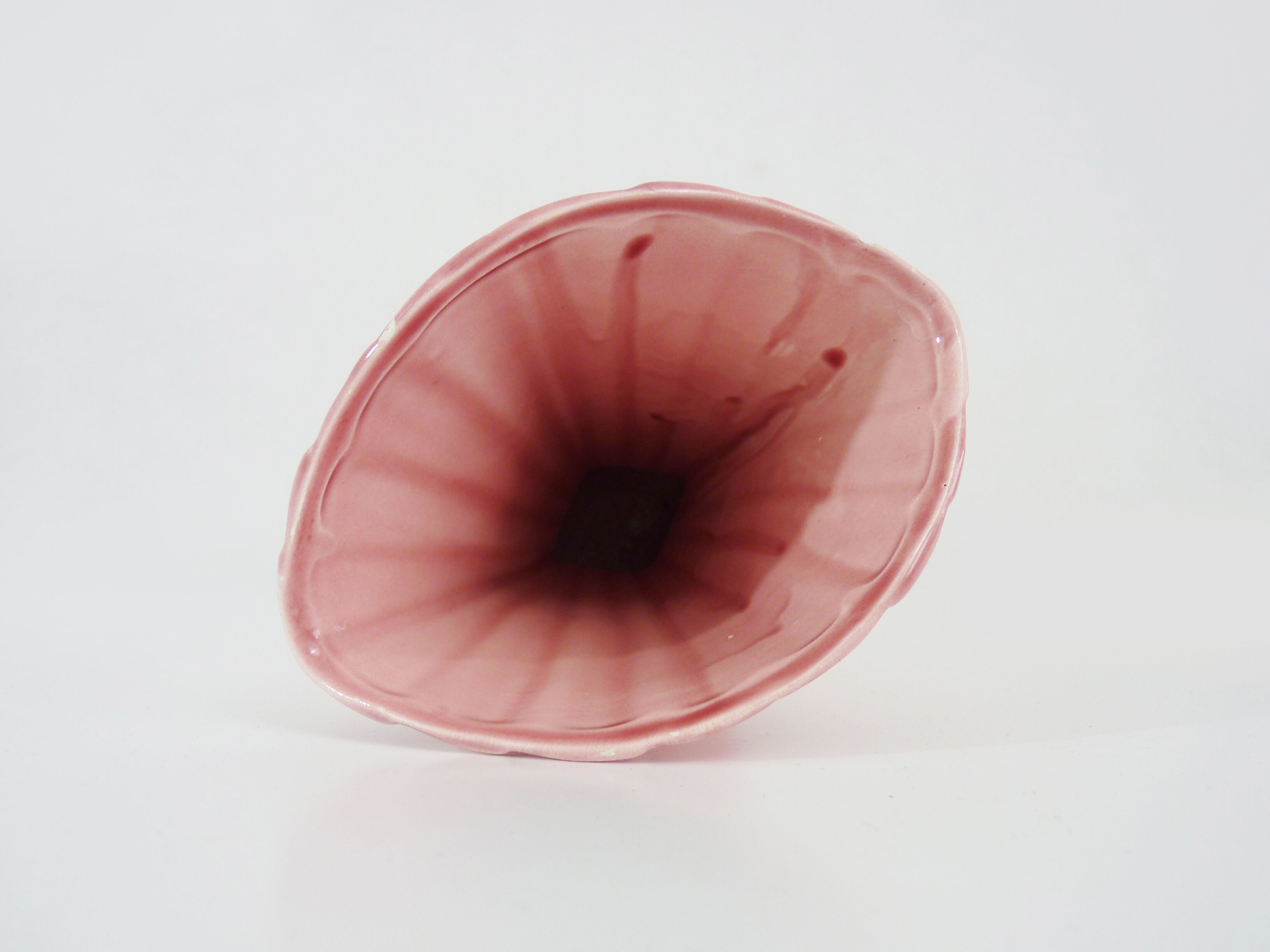 Vintage shell vase in pink ceramic from the 50s